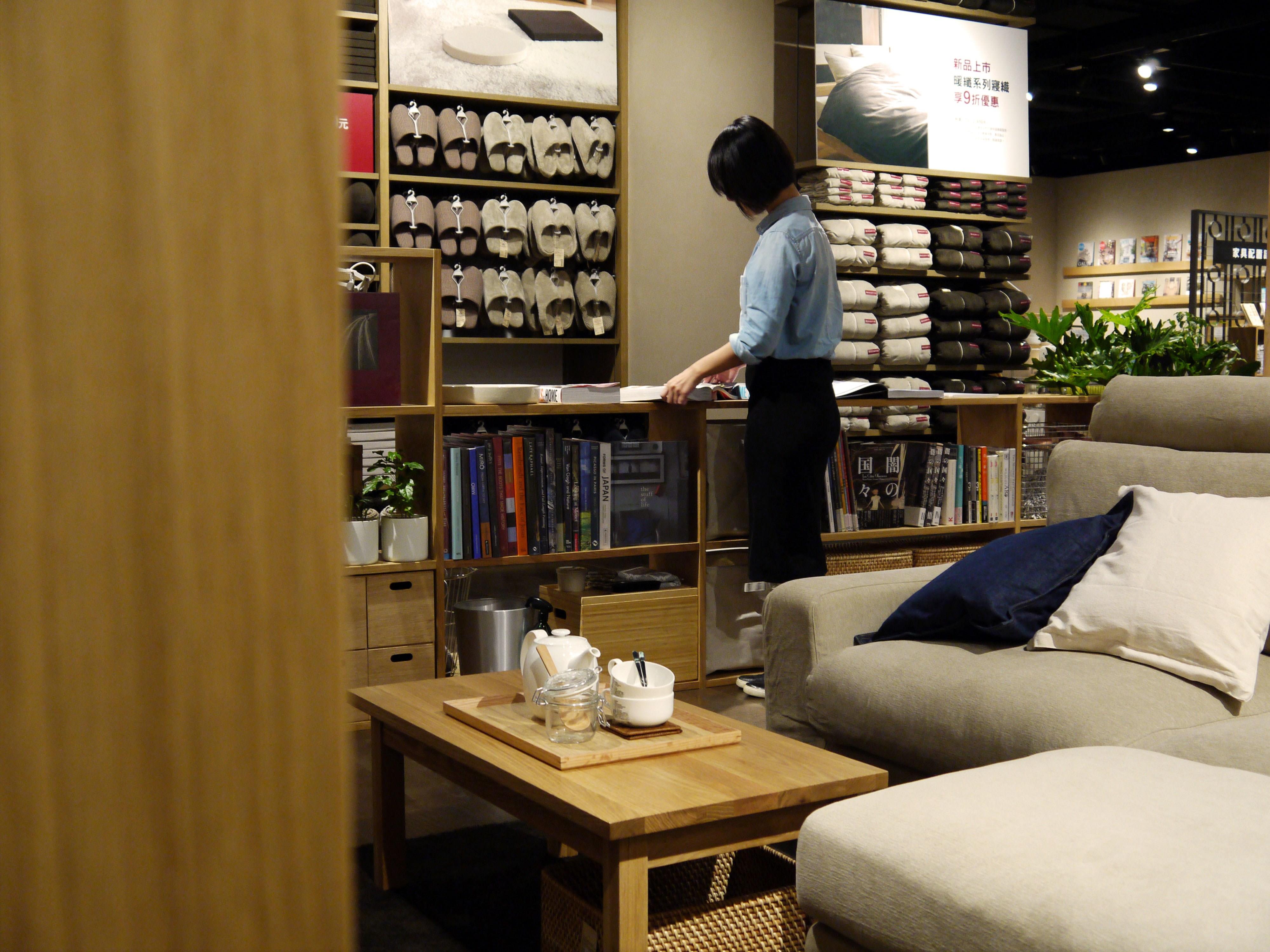 台南旗艦店MUJI BOOKS陳列不限店內一隅，而是隨展場主題深入各處空間。