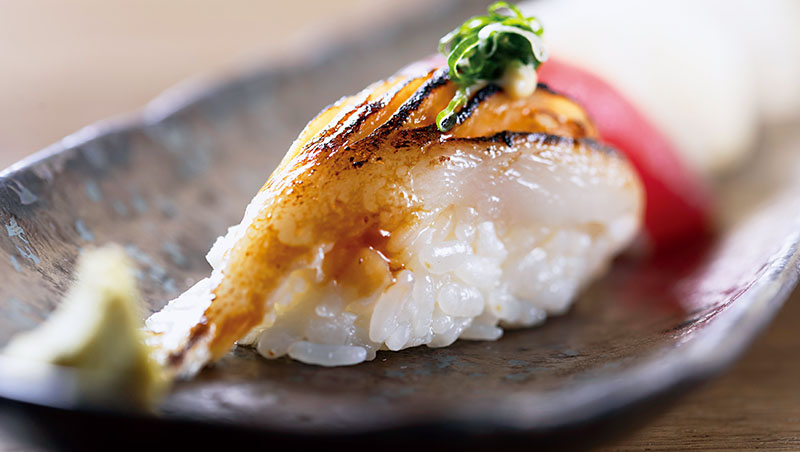 採納簡碩宏推薦的米種煮飯，壽司飯入口更飽滿而滑潤。（攝影：劉煜仕）