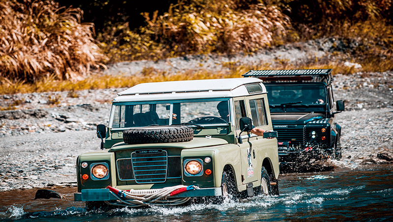 Land Rover滿足了亨利與車友們跋山涉水、越野撩溪的嗜好