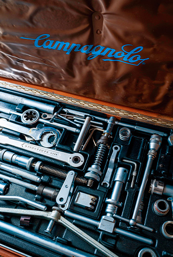 已經停產的80年代Campagnolo Tools單車維修工具，是張宏旭組裝老車的好幫手
