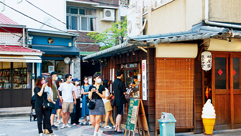 蜷尾家以3坪大的創始店面，撐起台灣冰淇淋界的一片天，至今依舊每日大排長龍。（攝影／王士豪）
