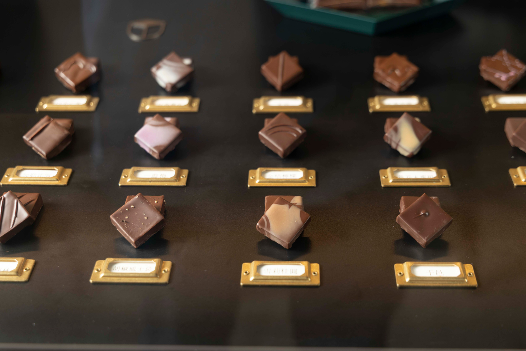 鄭畬軒將巧克力融合台灣味為主軸，創造出複雜且多層次的風味，令人驚豔。（攝影／張世平）