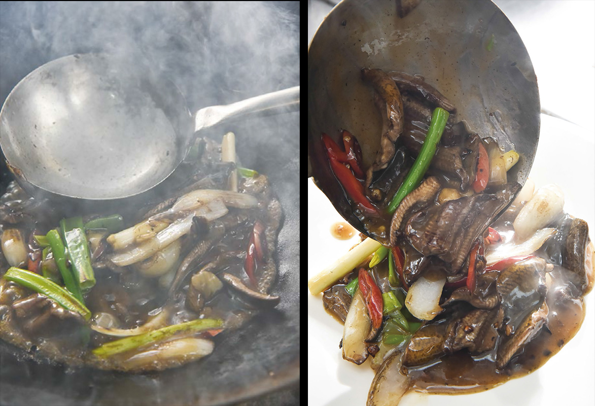 起鍋燒熱後，加入油和鱔魚翻炒，再加入調味料炒香。（圖片來源／出色文化）