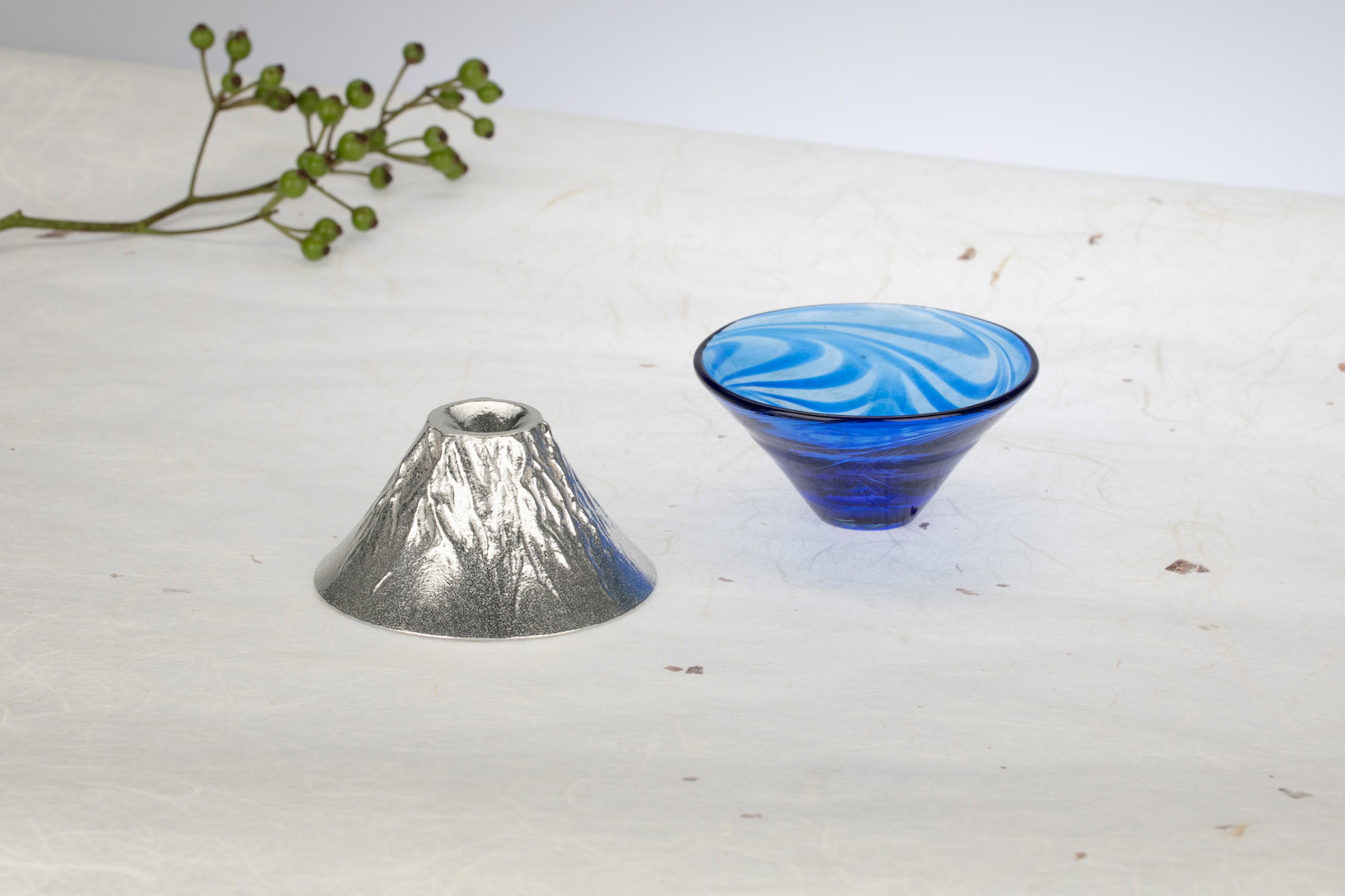 能作ＸTOYAMA GLASS 富士山純錫玻璃清酒杯對杯組。（圖片來源／能作）