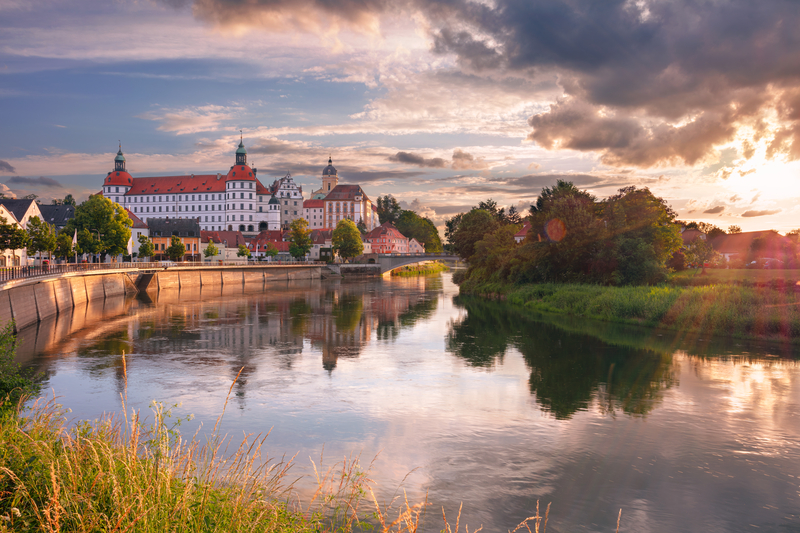 多瑙河邊的紐因堡城（Neuburg an der Donau）是德國巴伐利亞州最古老的城市之一。（圖片來源／dreamstime）