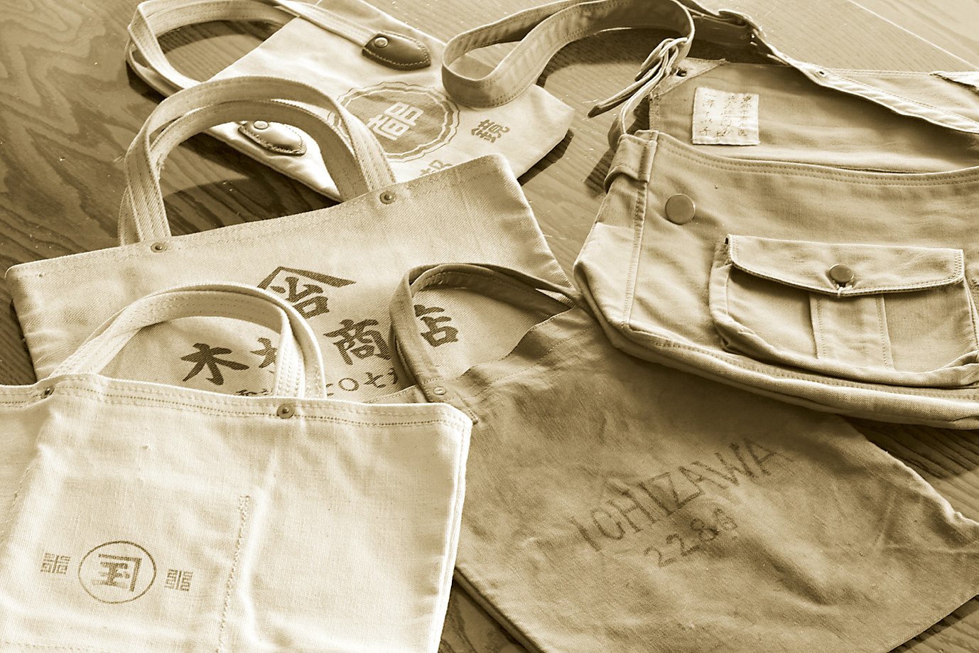 早期的一澤帆布為各種商號做工具袋起家。（圖片來源／Y. Kubota Studio BOW）