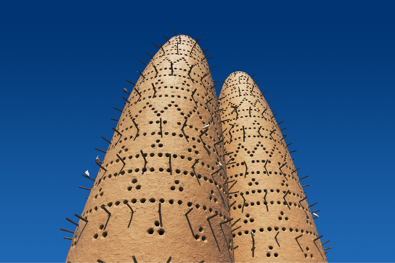 巨型鴿子塔是文化村著名標誌，保留了卡達傳統，供鴿子吃食與棲息。鴿子塔甚至成為杜哈塔的設計靈感來源。（圖片來源／dreamstime）