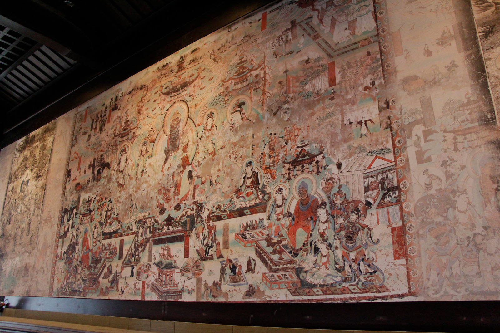 入口敦煌壁畫可見豐厚的佛教故事和文化細節。（圖片來源／李嘉誠基金會）