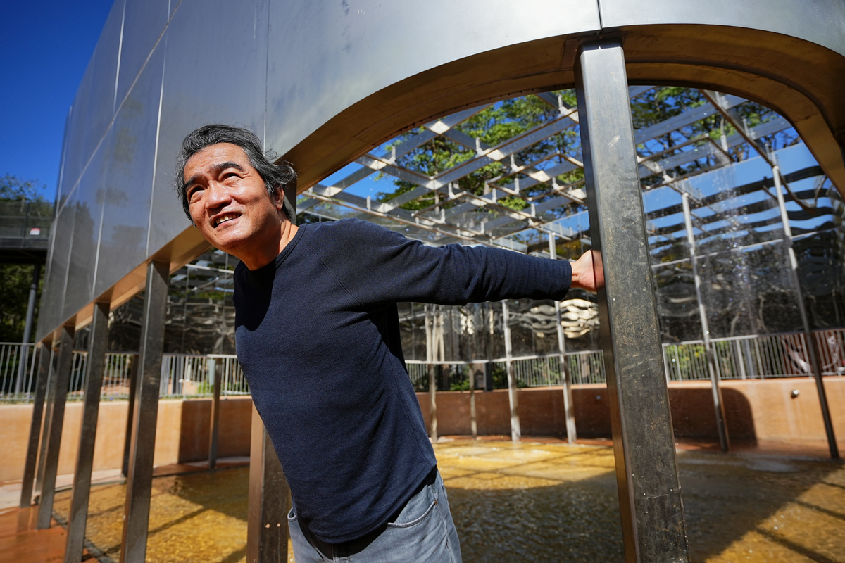 建築師邱文傑經過近兩年的緊繃時光，如今見到動物園翻新完成，終於展開笑顏。（攝影／Sophie Lin）