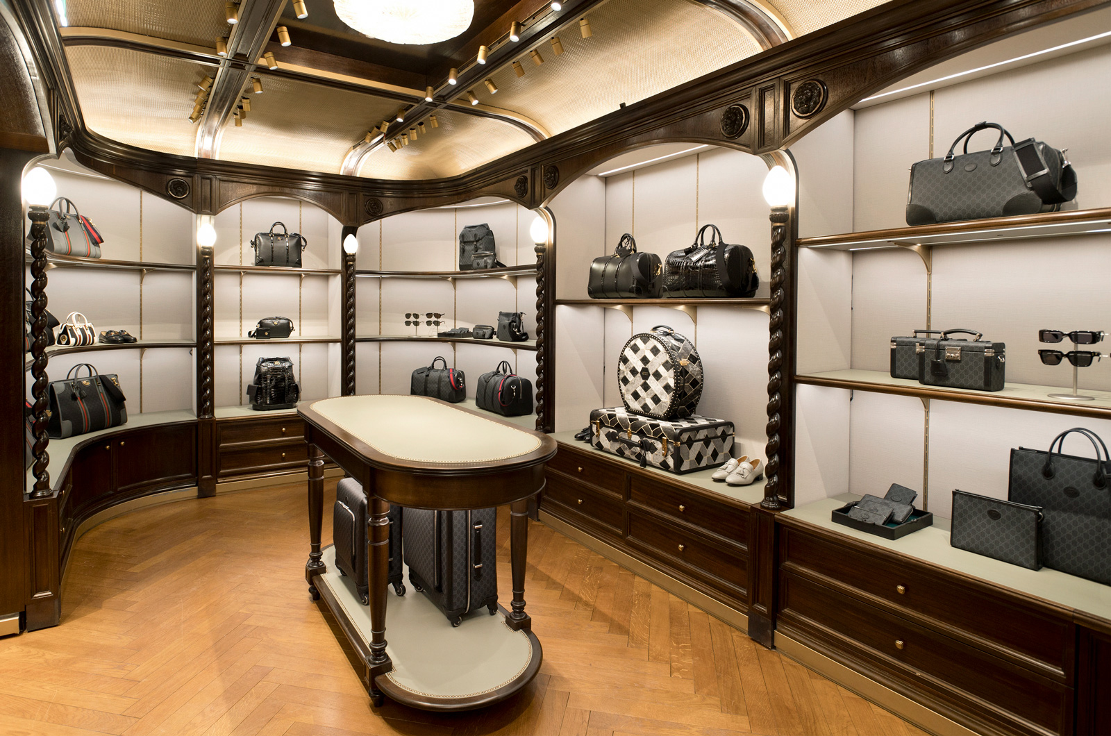 「旅行世界專門店」的室內裝潢靈感，來自美好年代（Belle Époque）中的奢華旅行。（圖片來源／Gucci）
