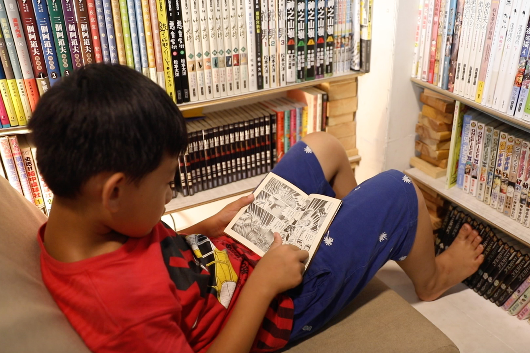書店小小一隅的漫畫區，是孩子們的大天地。（攝影／郭涵羚）
