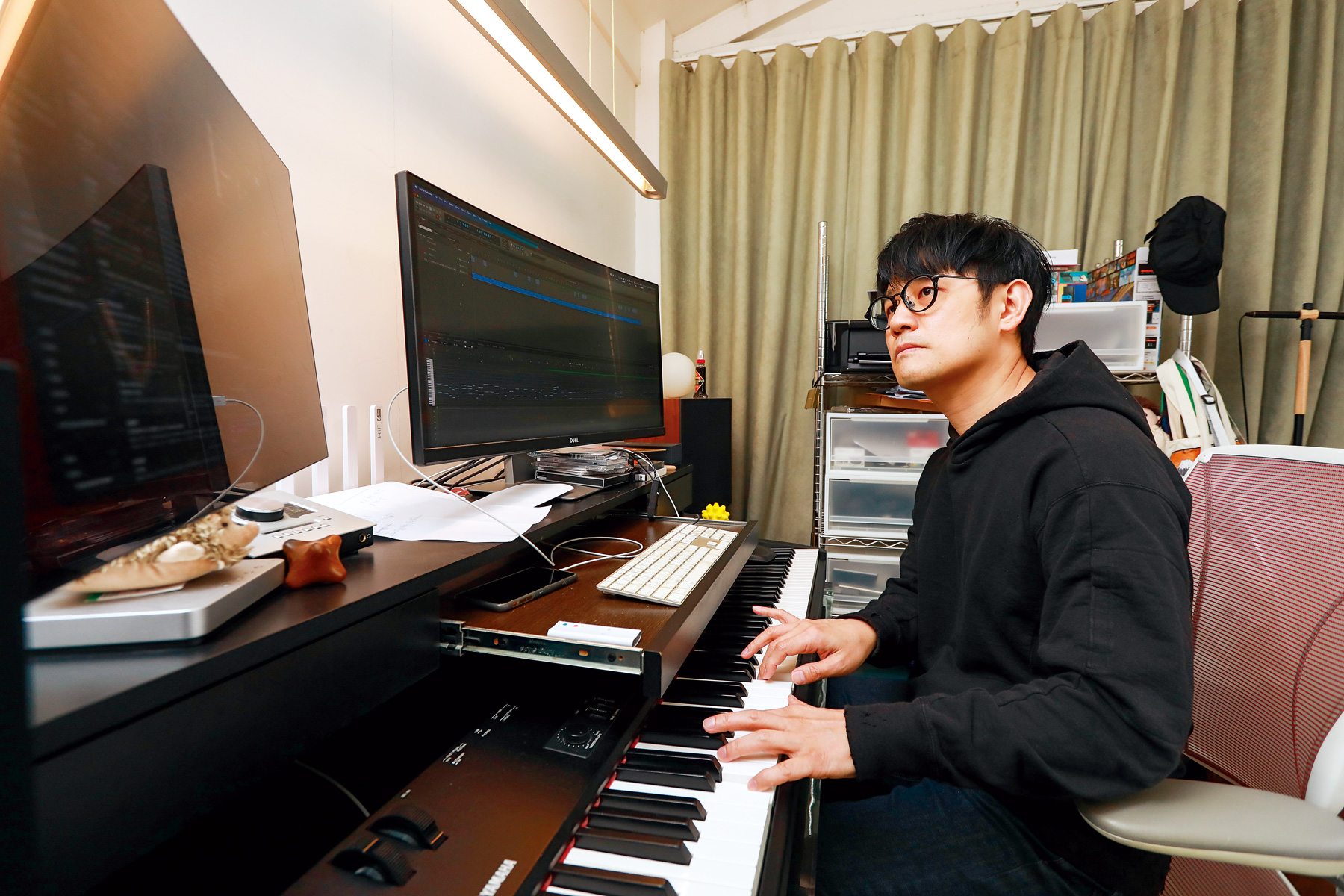 陳建騏的創作多元，是業界罕見觸角廣泛的音樂人。（攝影／陳宗怡）