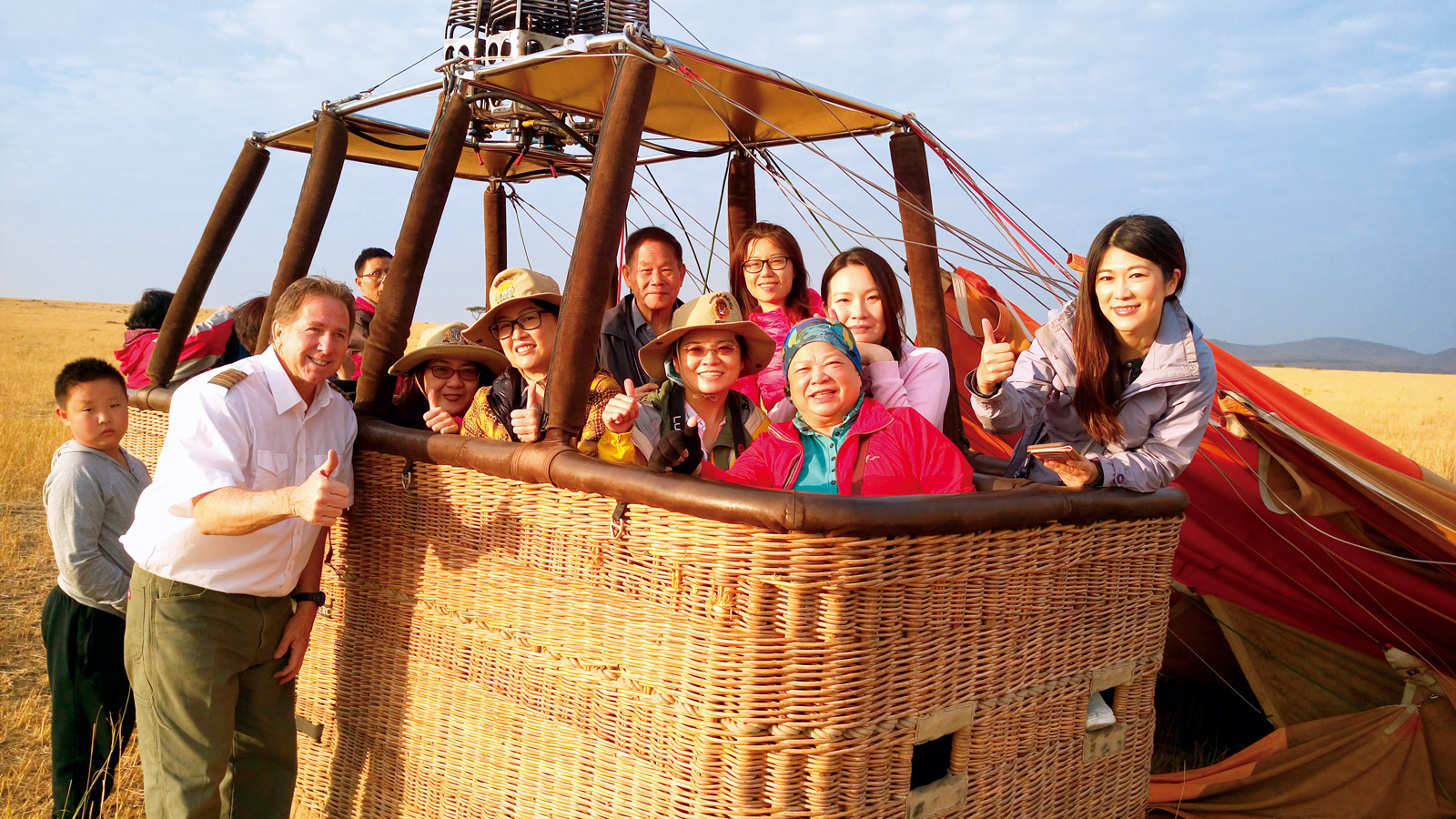 團體旅遊男女老少皆有，習慣各不相同，林貞玫（中）建議帶長輩參團須多點用心，行前多了解行程與成員組成。（圖片來源：林貞玫提供）