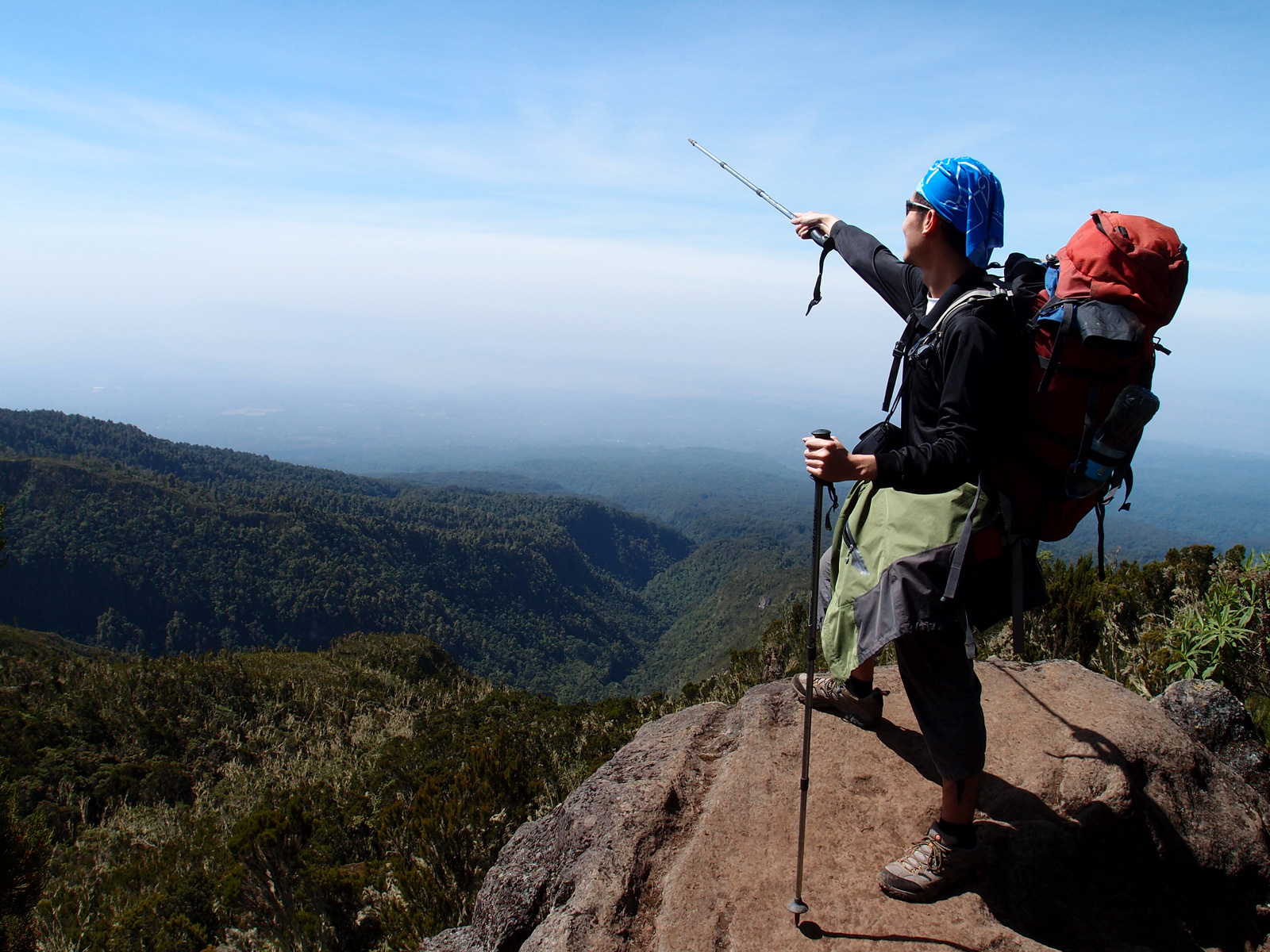 32歲時因適逢職場空窗期，方俊強興起前往非洲最高峰吉力馬札羅山的念頭，從決定到出發只花3天，最後也成功攻頂。（圖片來源／方俊強）