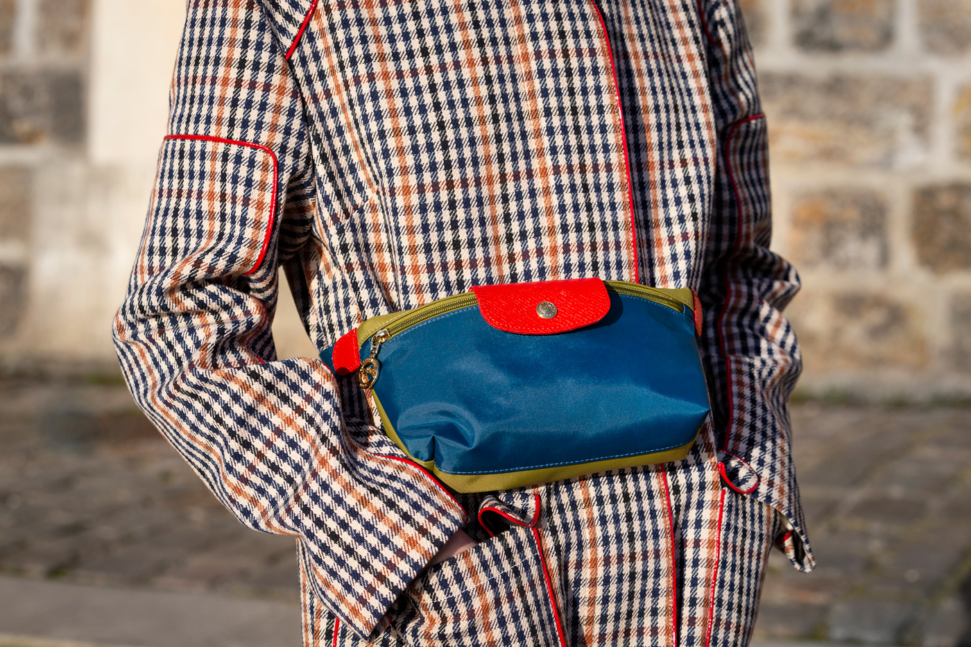 Le Pliage Re-Play系列手提包運用工坊剩餘的邊角料製成，賦予包款新的生命。（圖片來源／Longchamp）
