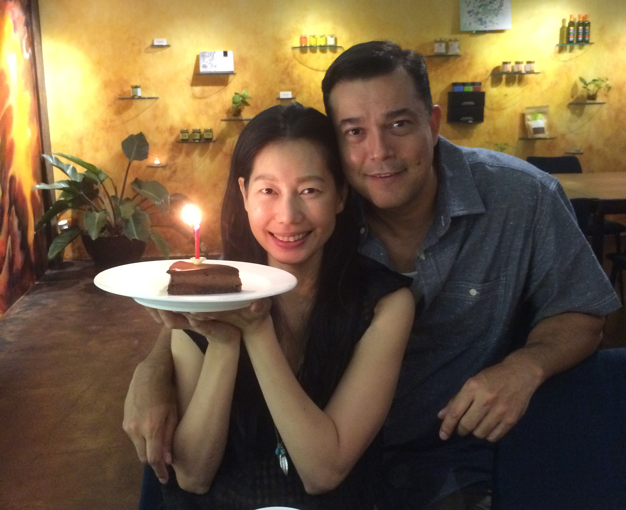 情趣是兩人愛情保鮮的不二法門，生活再忙，也不忘定期與愛人來一場燭光約會。（圖片來源／丁寧）