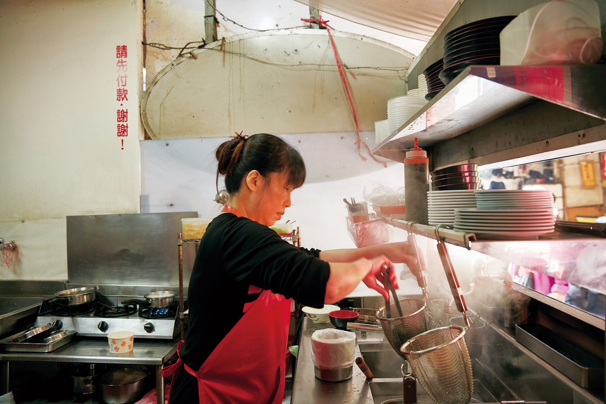 「紅店」標榜「無刺虱目魚專賣店」，賣的是台南口味。（攝影／石吉弘）