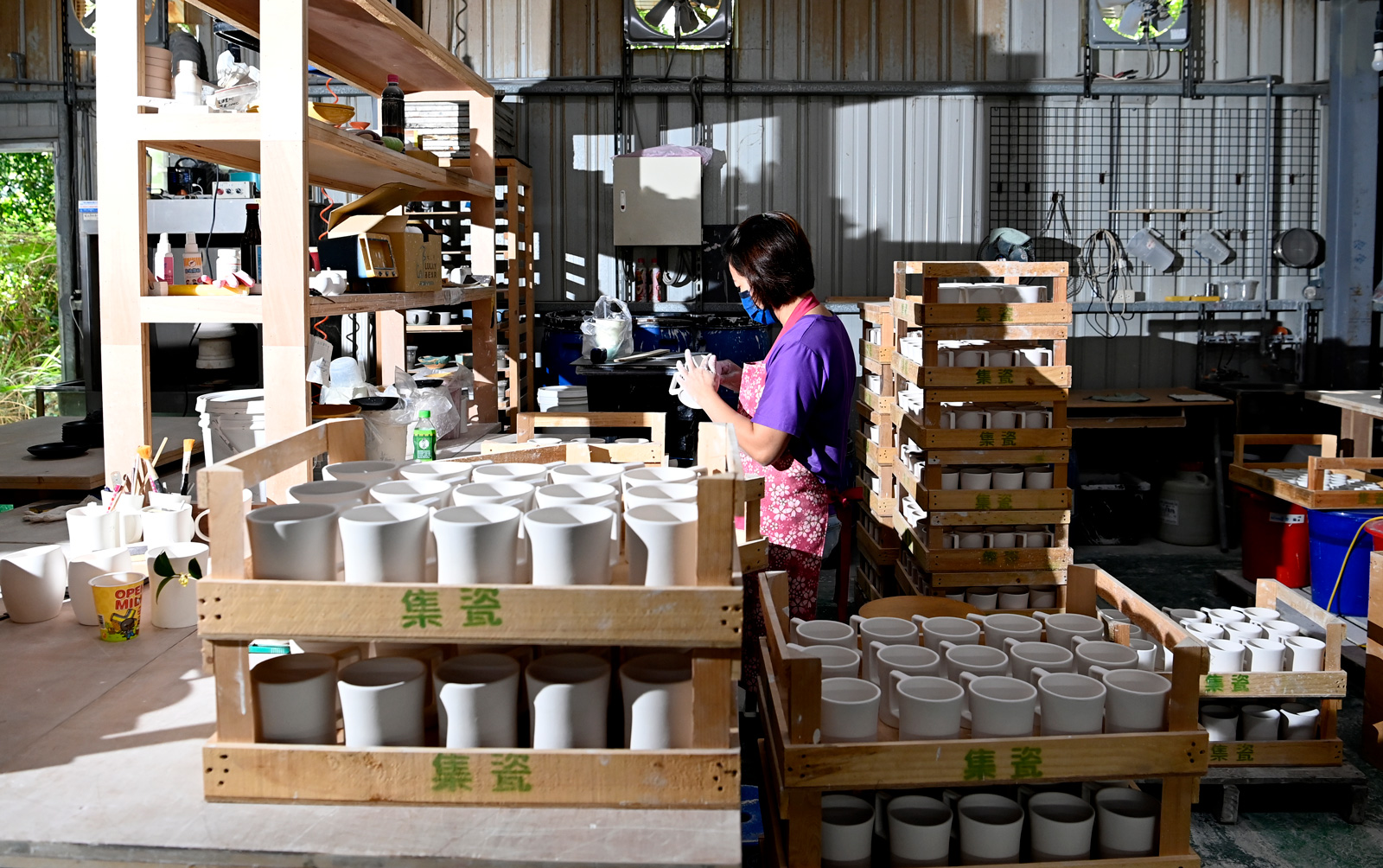 近一世紀的新旺集瓷推出一系列台灣食器，更成功讓台灣食器進駐日本。（攝影／程思迪）