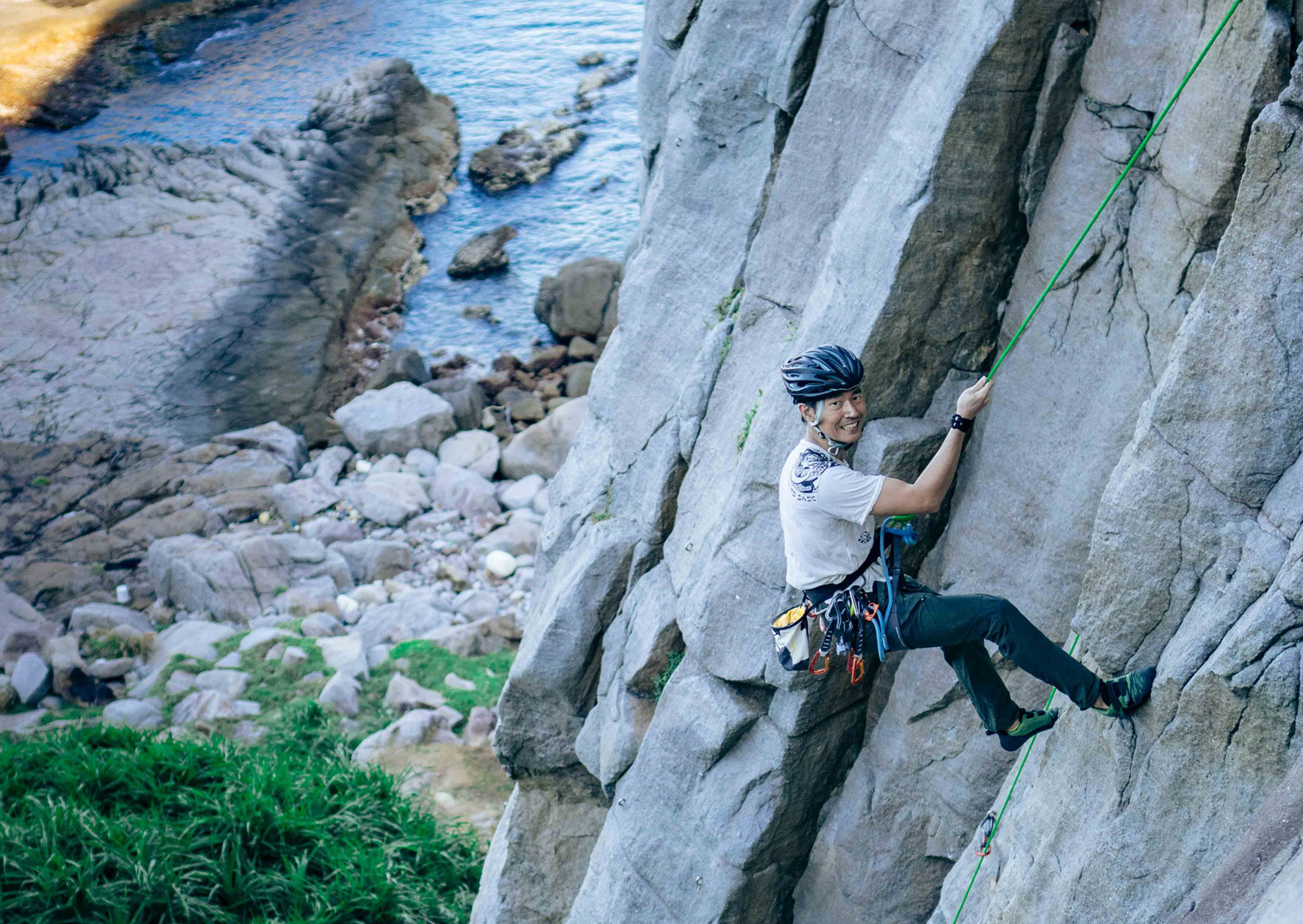 台灣foodpanda執行長方俊強是位「席地而睡」的專家，曾完成7大洲全馬、登頂非洲最高峰吉力馬札羅山、14天跋涉抵達聖母峰基地營。從冰島到南極，亞馬遜到撒哈拉沙漠，都有他的旅行足跡。（攝影／Steven Hu）