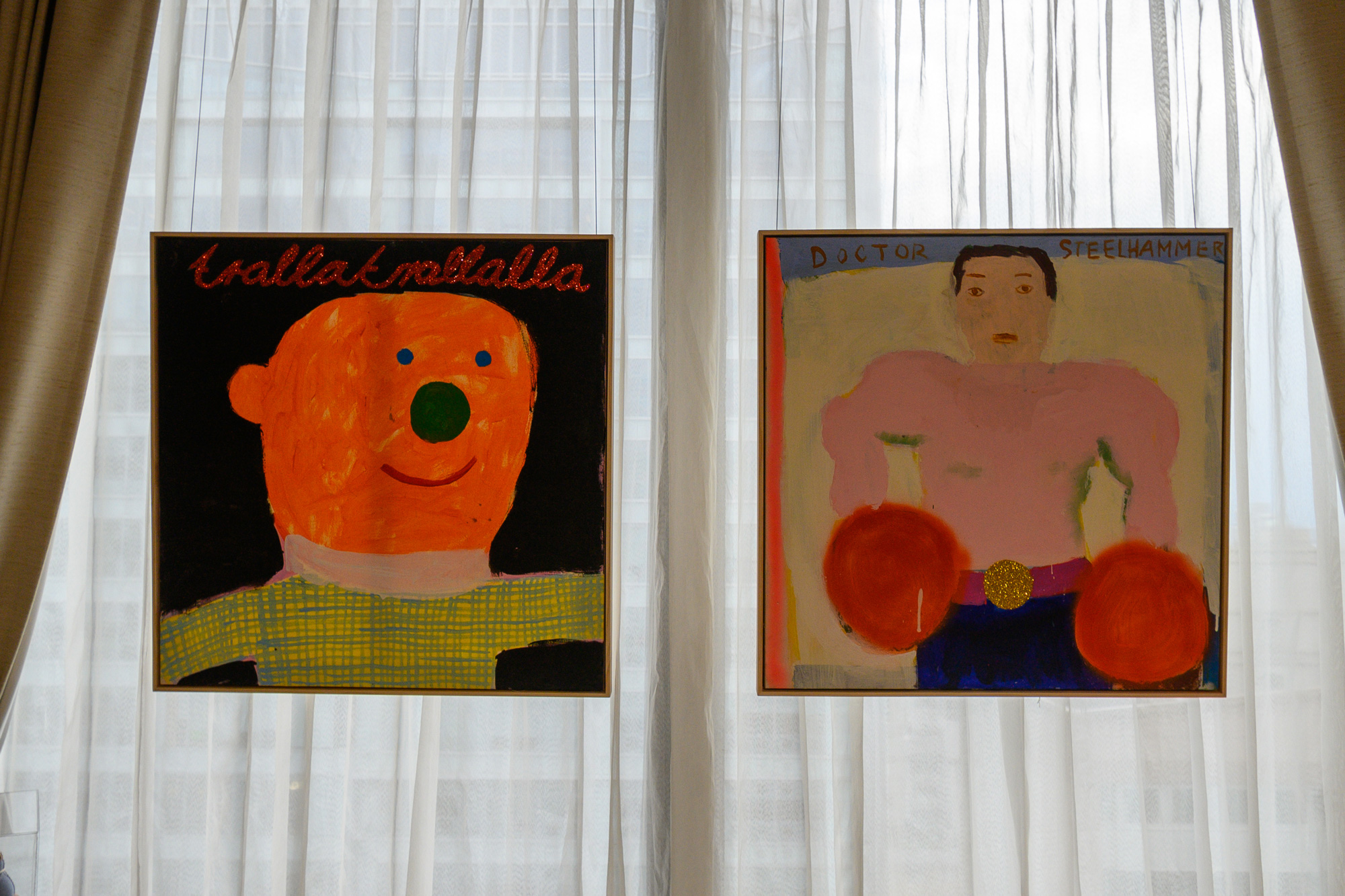 藝術家Gabrielle Graessle的畫作。充滿色彩、具象、奇特,仿若帶有童趣感的塗鴉。(攝影/李婉蓉)