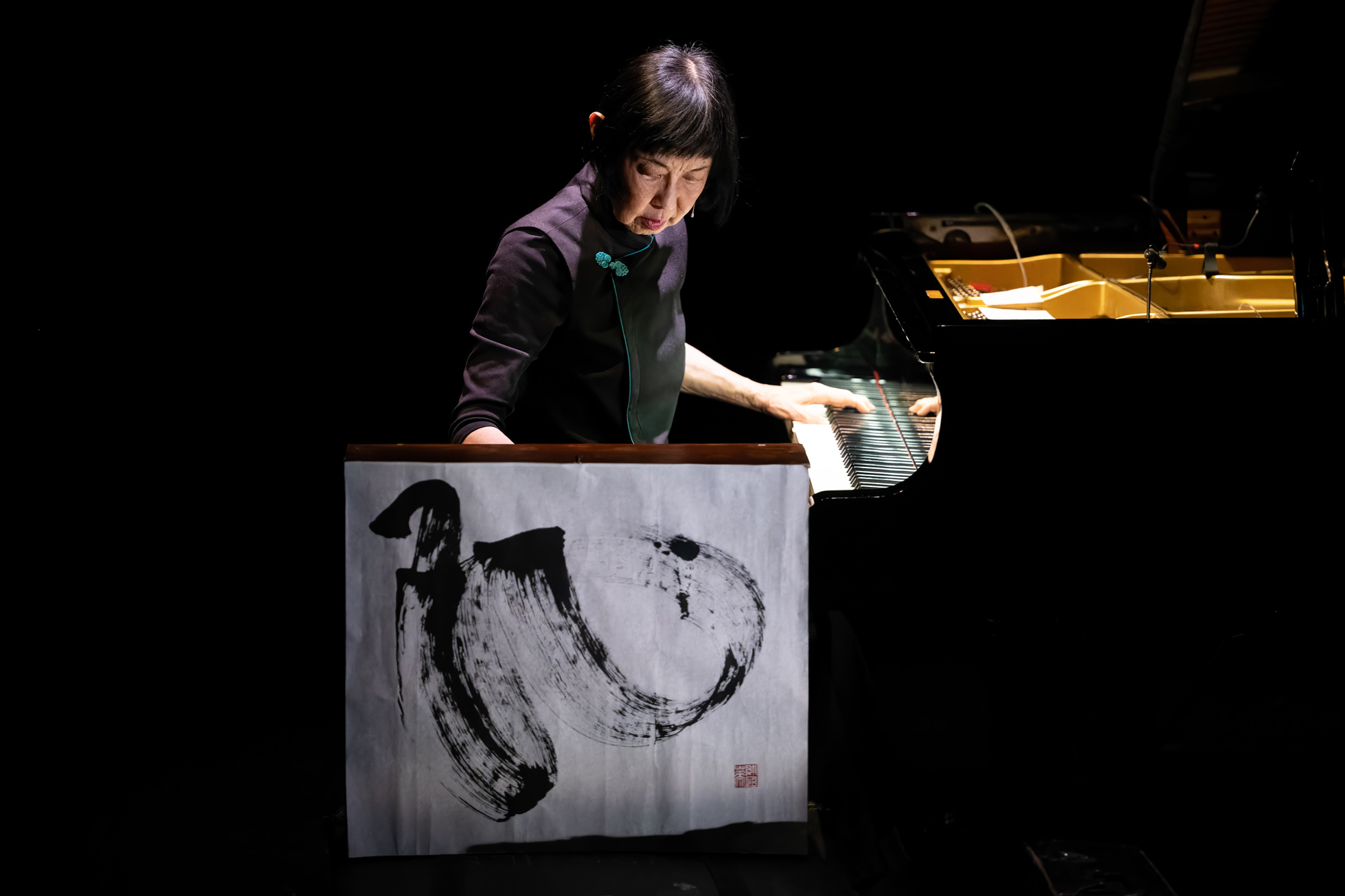 陳靈的《龍族女兒不流淚》是一部結合音樂、獨白與影像的多媒體劇場作品。（攝影／張震洲）