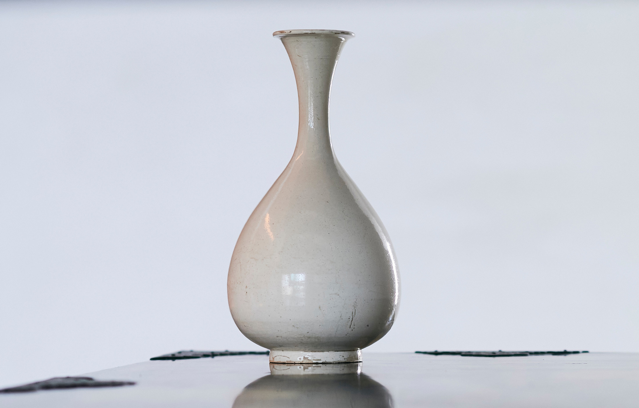 北宋定窯玉壺春瓶釉色潔白溫潤，是不可多得的白瓷精品。（攝影／石吉弘、羅芸）