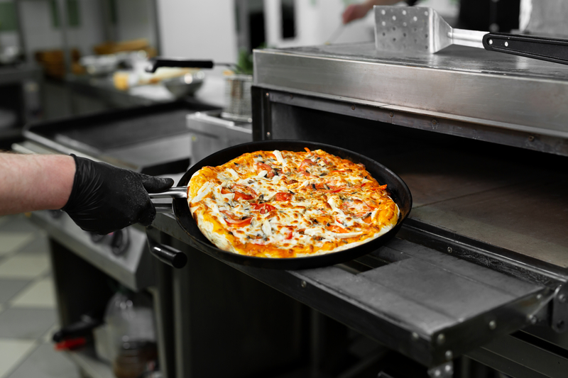 不同美式披薩的厚厚餅皮，義大利風的披薩嘗來清爽許多，更能吃出這種庶民美食的魅力。（圖片來源／dreamstime）