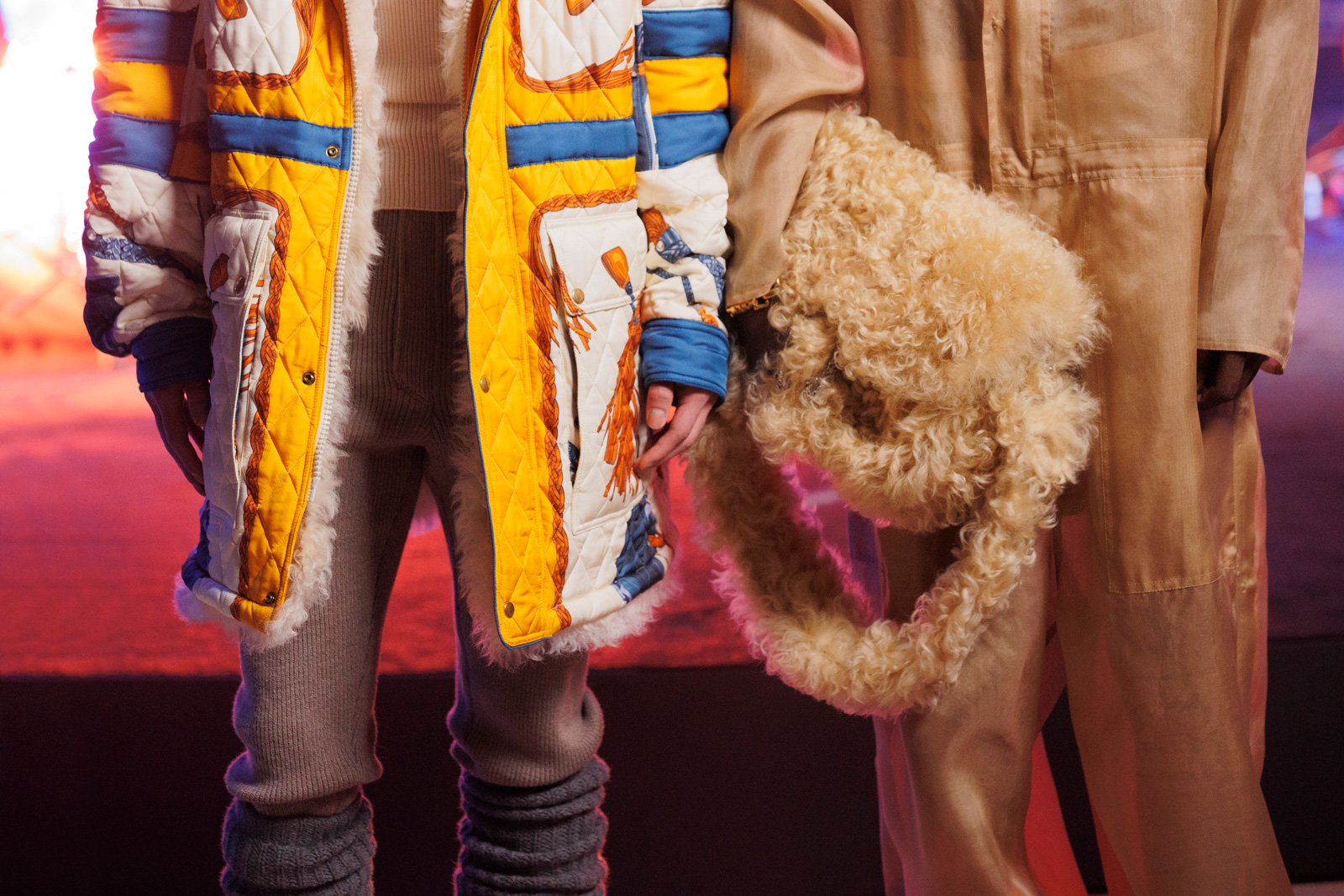 米開理離任後第一場時裝秀，男裝剪裁寬鬆俐落，大包當道。（圖片來源／Gucci）