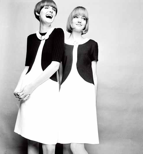 葛莉絲．柯丁頓和蘇．埃爾溫為附有掛頸綁帶的裙子與洋裝擔任模特兒。照片由泰倫斯．多諾凡拍攝。（圖片來源／堡壘文化）