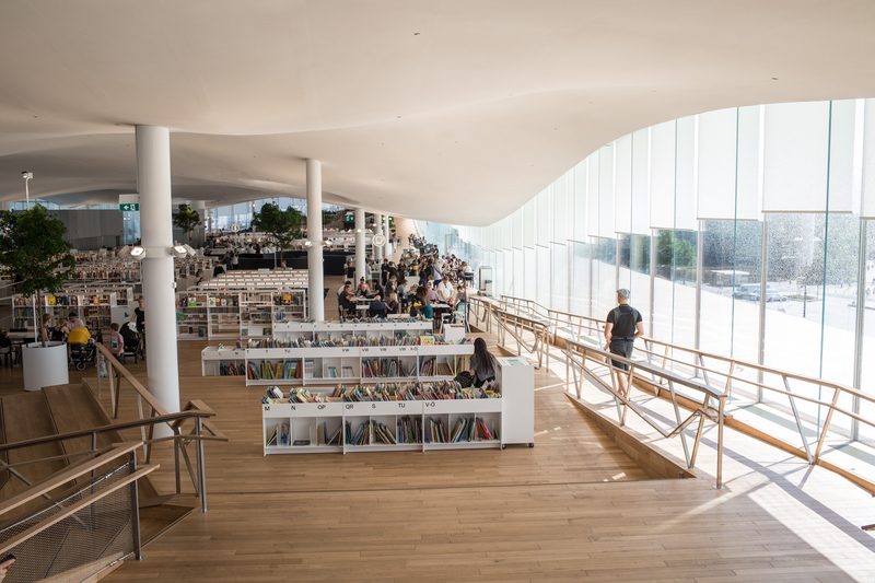 芬蘭人喜愛閱讀，圖書館密度也是世界數一數二。圖為赫爾辛基頌歌中央圖書館閱覽室。（圖片來源／dreamstime）