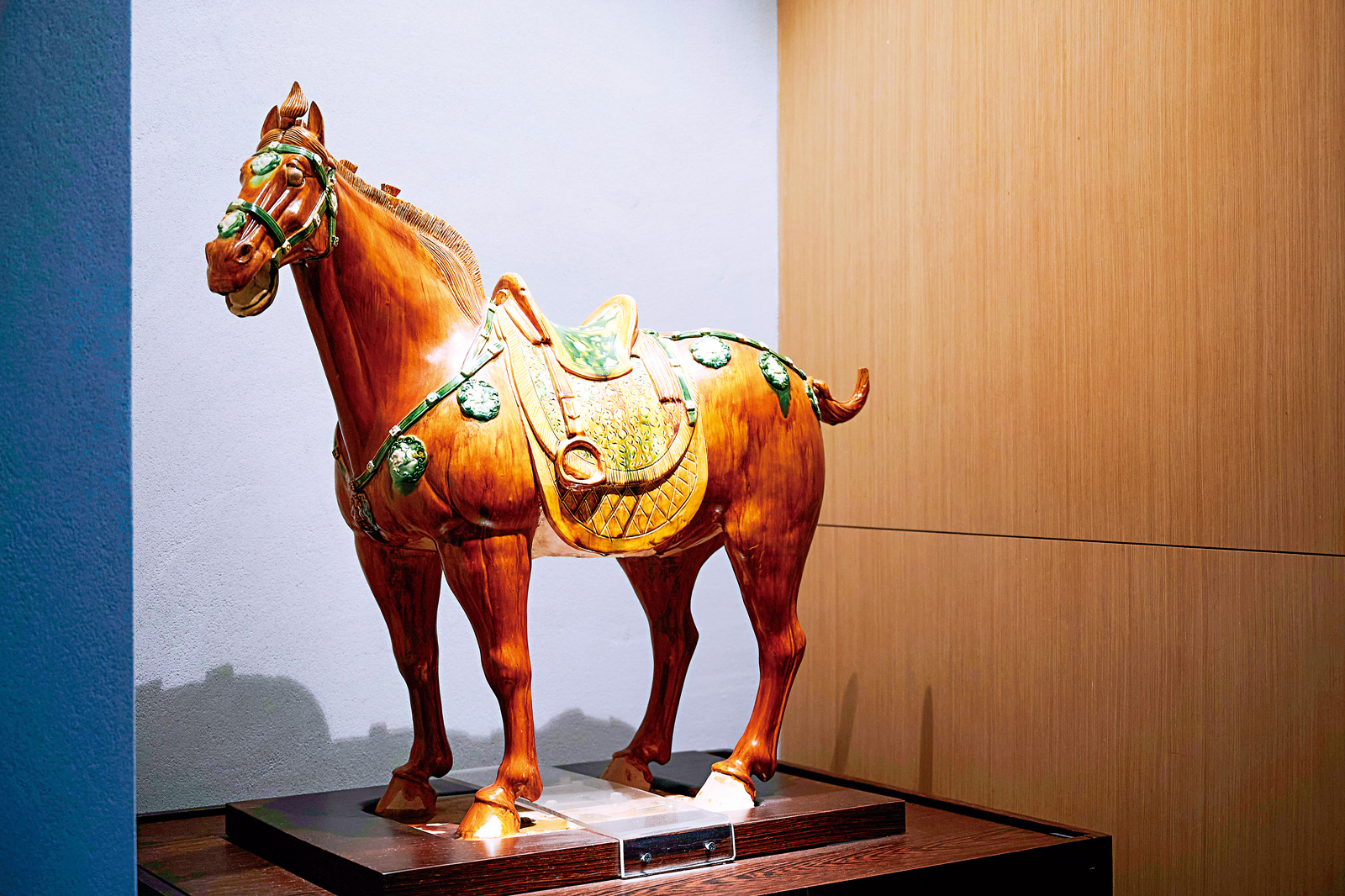 玄關陳列珍貴的唐三彩三花馬，購入價格高達150萬美元。（攝影／石吉弘、羅芸）