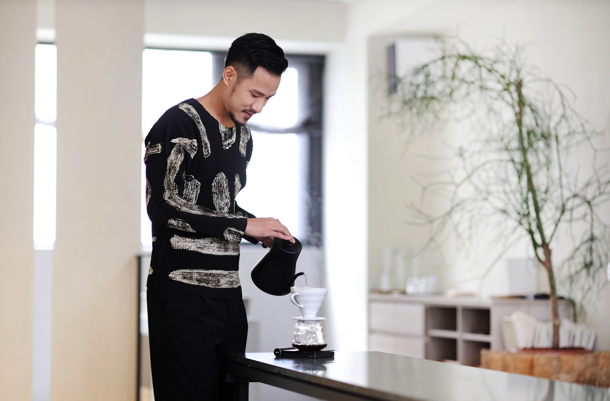 王策獲得世界咖啡協會（WCE）2017年沖煮冠軍，是華人圈首位奪下這項比賽冠軍的人。（攝影／張世平）