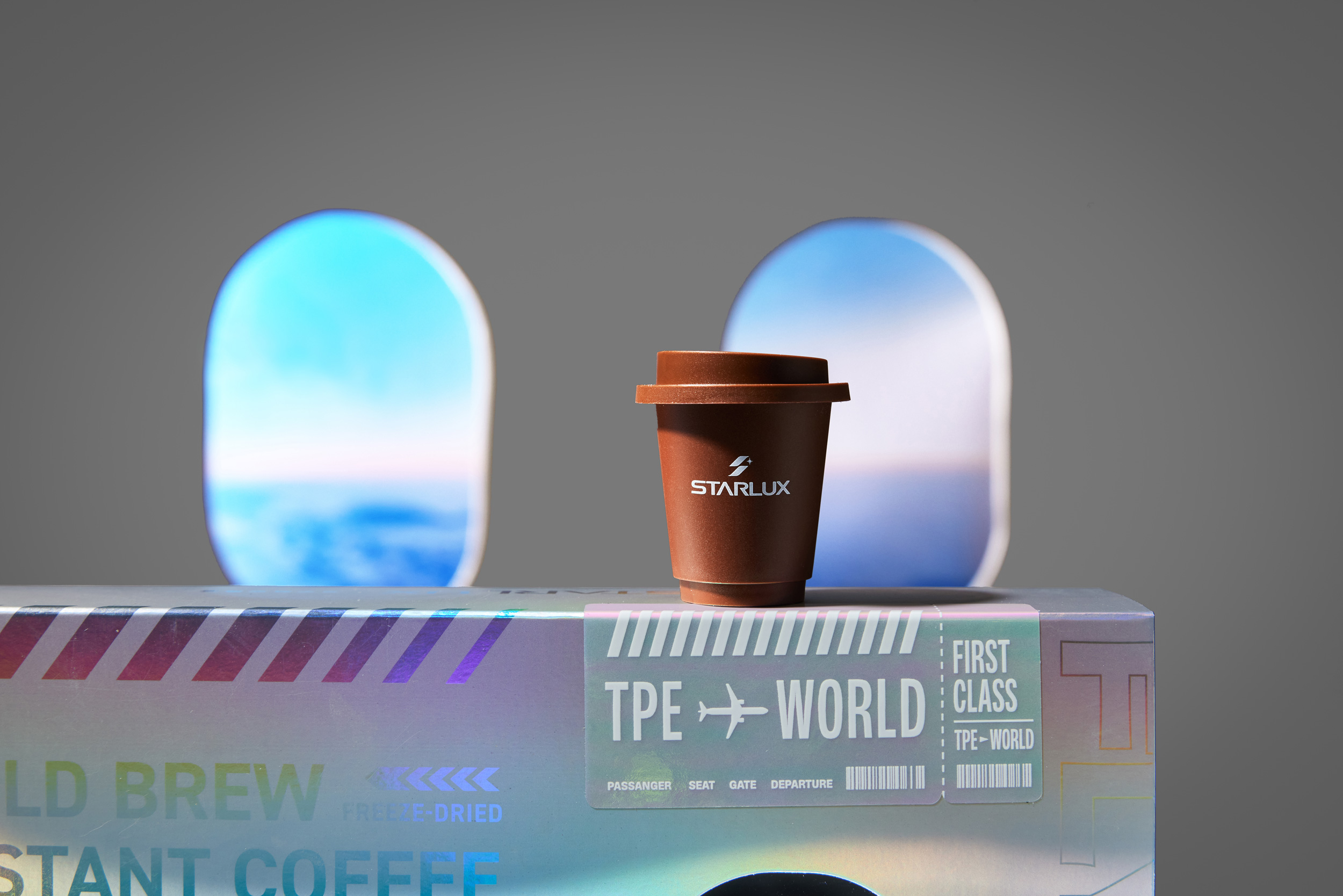 「星宇航空凍乾冷萃咖啡迷你杯」以飛翔時刻看著窗外景色，邊細細品嚐一杯細緻的咖啡為概念設計。（圖片來源／SUNFRIEND MOUTH）