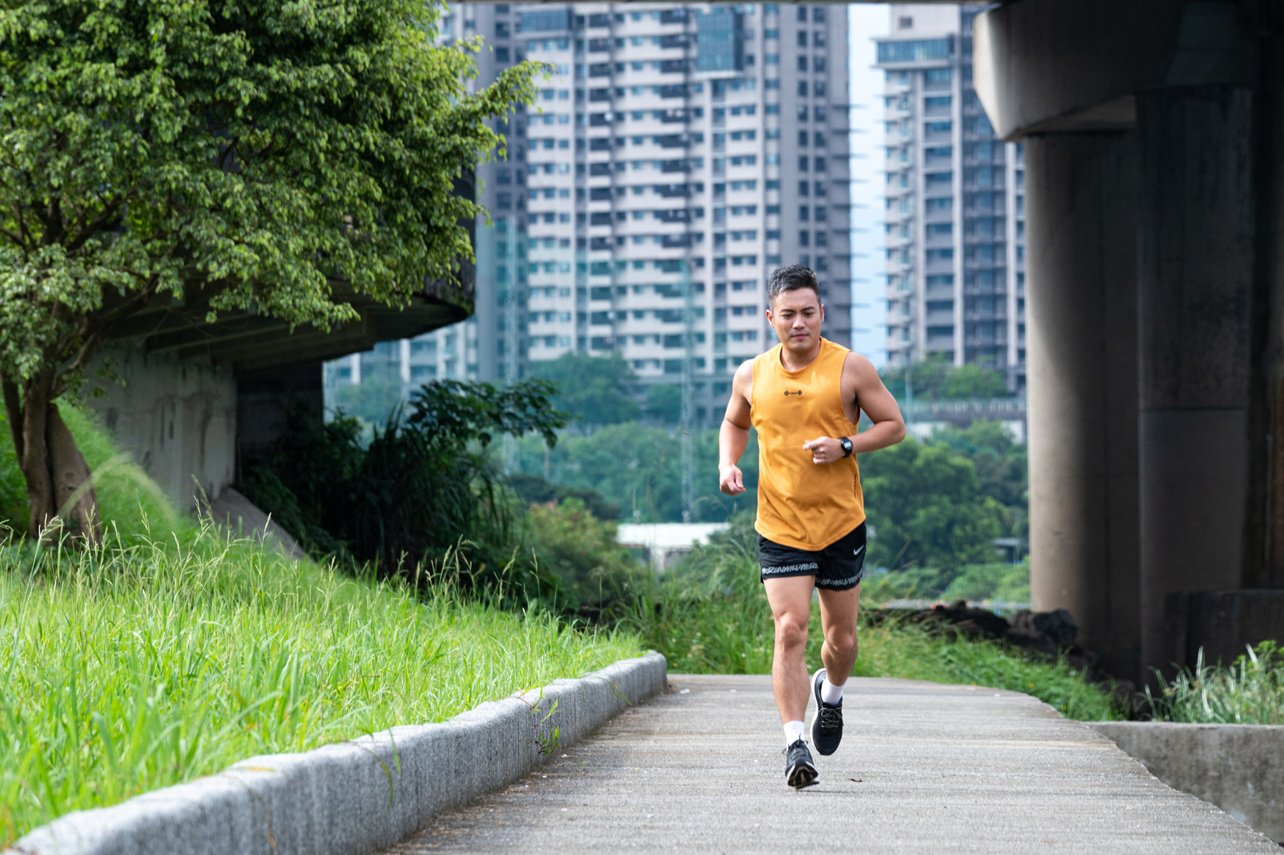 運動是范逸臣學會轉念的重要習慣，跑步時候的模樣散發著陽光自信。（攝影／李明宜）
