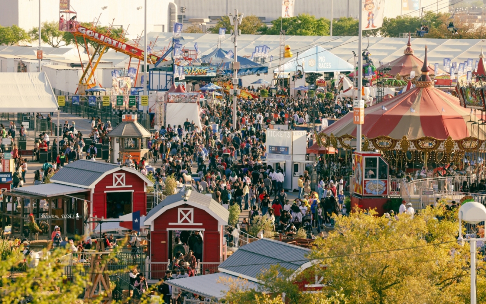 世界最大牛仔節「RodeoHouston」現場設置了一大區遊樂園闔家同歡。（攝影／陳耀恩）