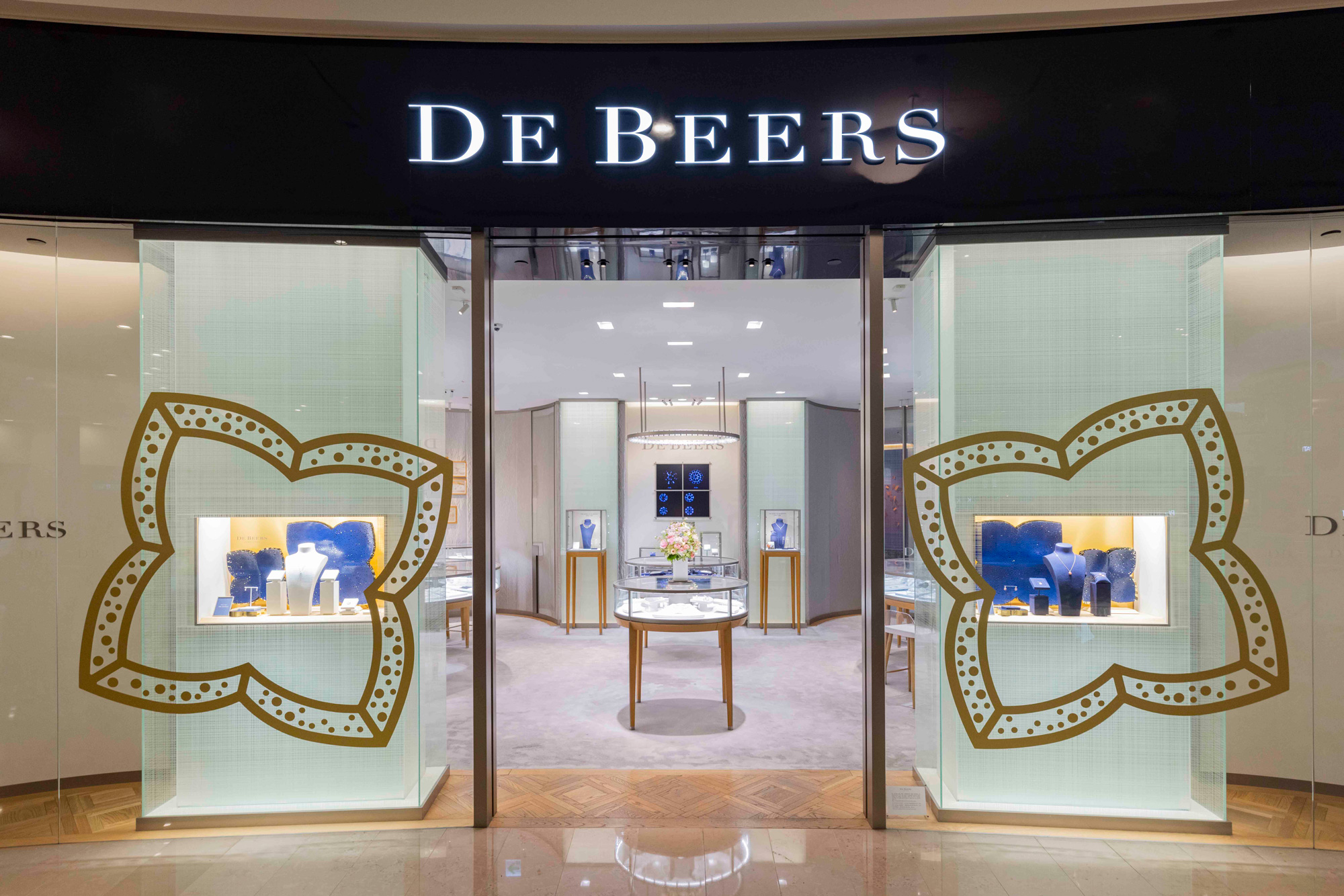 即日起至5月14日都可以在De Beers Jewellers台北101精品店看到這次的頂級珠寶。（圖片來源／De Beers）