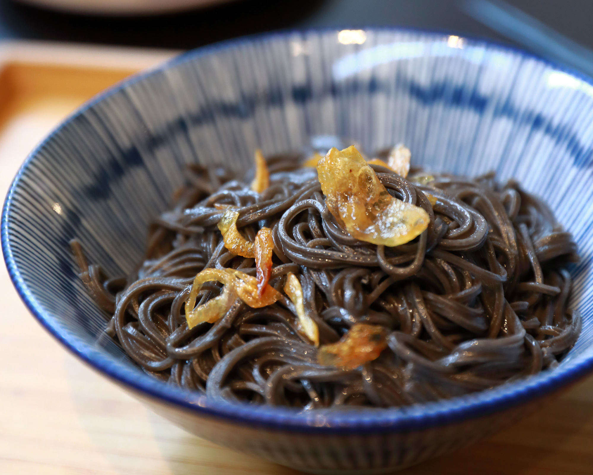 與北港在地製麵業者呷好麵合作的杜仲麵線。（攝影／游家桓）