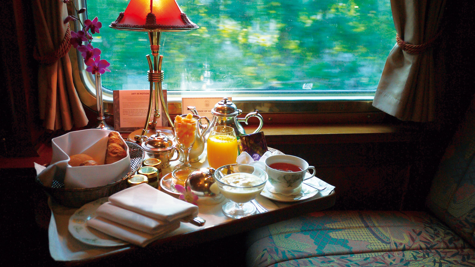 美麗窗景配上高檔瓷器、銀器，連早餐都很貴氣。（攝影／趙敘廷）