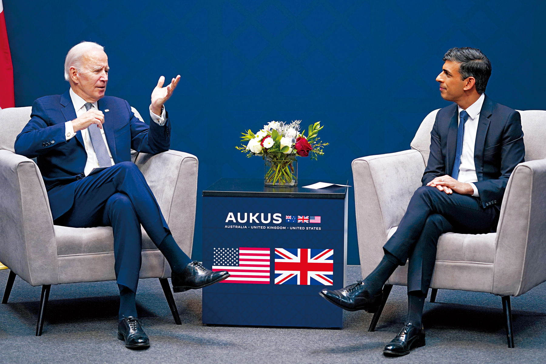 美國總統拜登(左)與英國首相蘇納克於AUKUS(澳英美三國軍事聯盟)協議中會談。(圖片來源/達志影像)