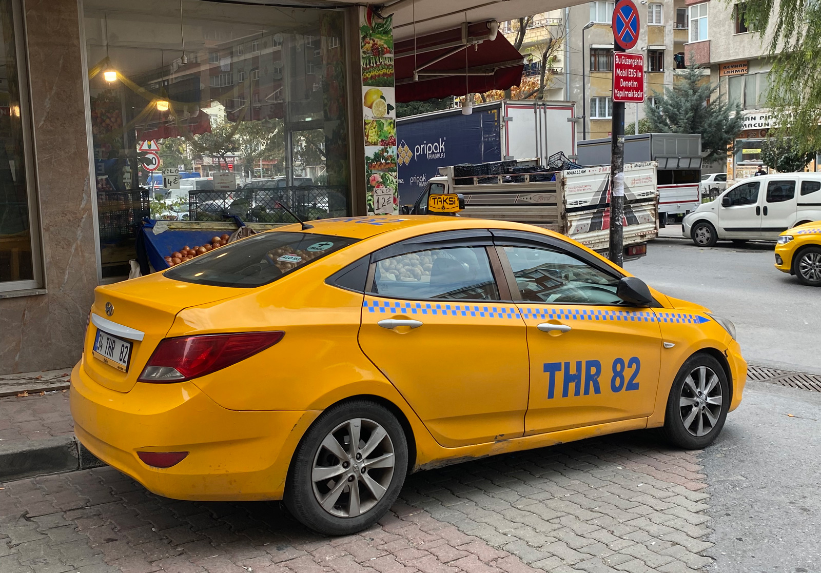 伊斯坦堡路上的當地計程車。(圖片來源/方俊強)