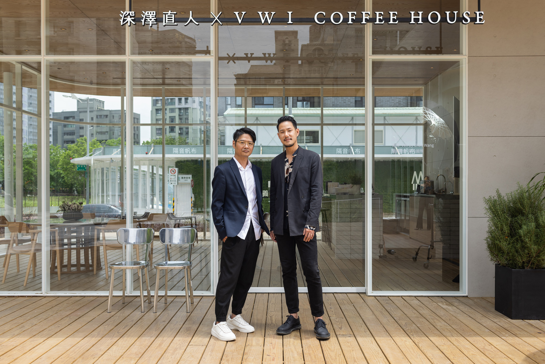 築內國際設計長黃秉鴻Tomo（左）VWI COFFEE HOUSE創辦人王策（右）。（圖片來源／義泰建設）