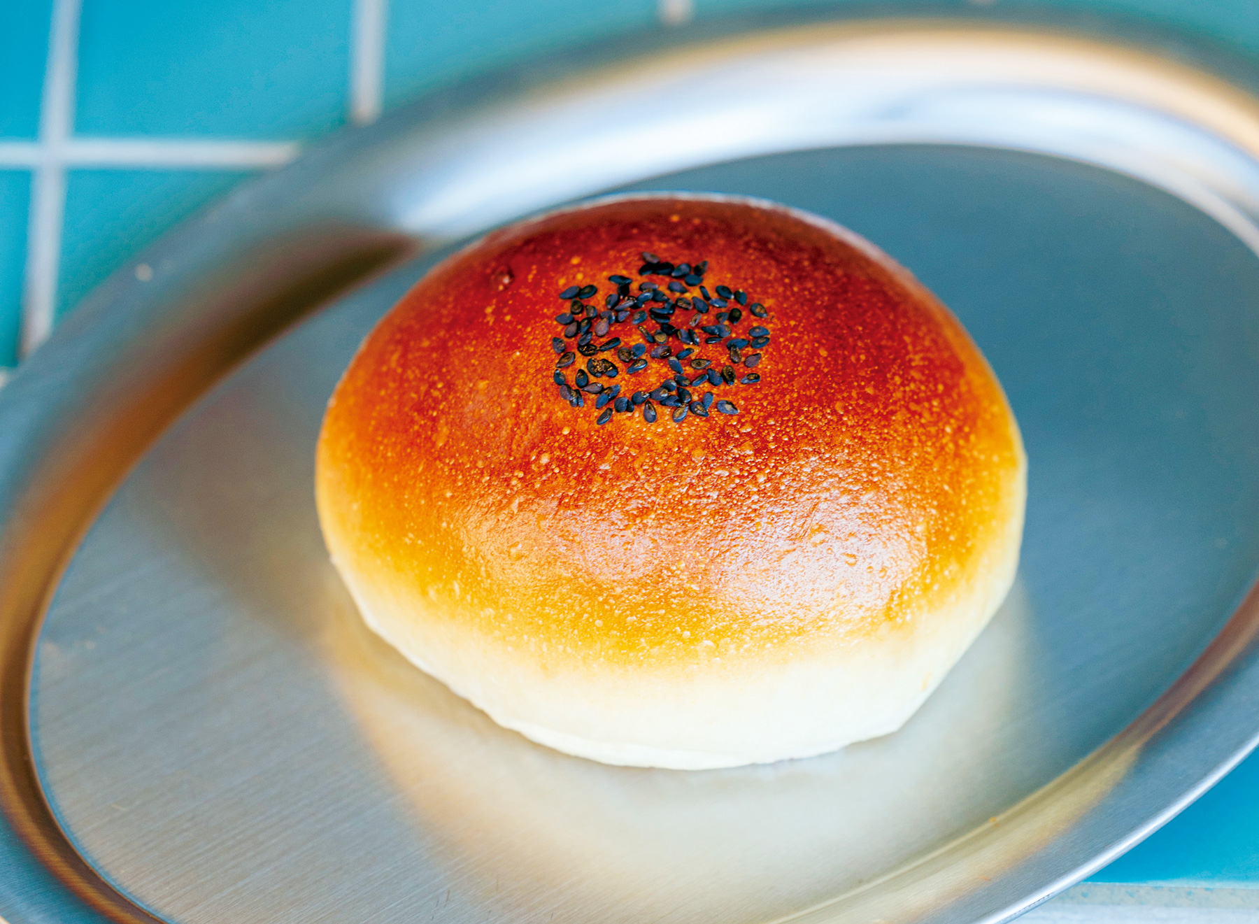 紅豆麵包源於日本和菓子，但台灣版較油、較甜。（圖片來源／蜷尾家パン）