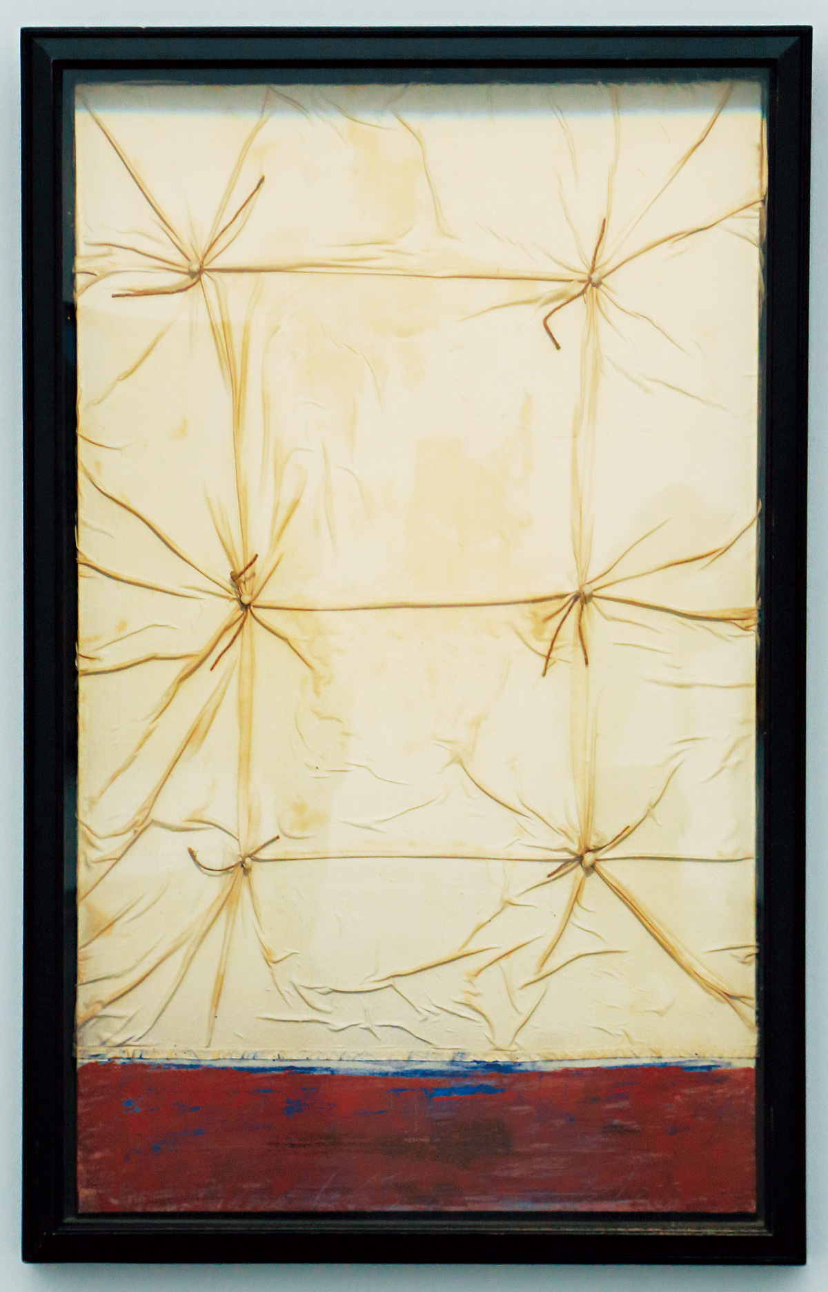 白色打結床單Drap Blane Ligat／安東尼．達比埃斯（Antoni Tapies）（攝影：王士豪）