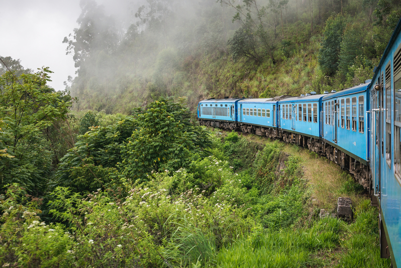 斯里蘭卡從努沃勒埃利耶（Nuwara Eliya）到埃拉（Ella）被認為是「世界上最美的高山火車線」。（圖片來源：Dreamstime／典匠影像）