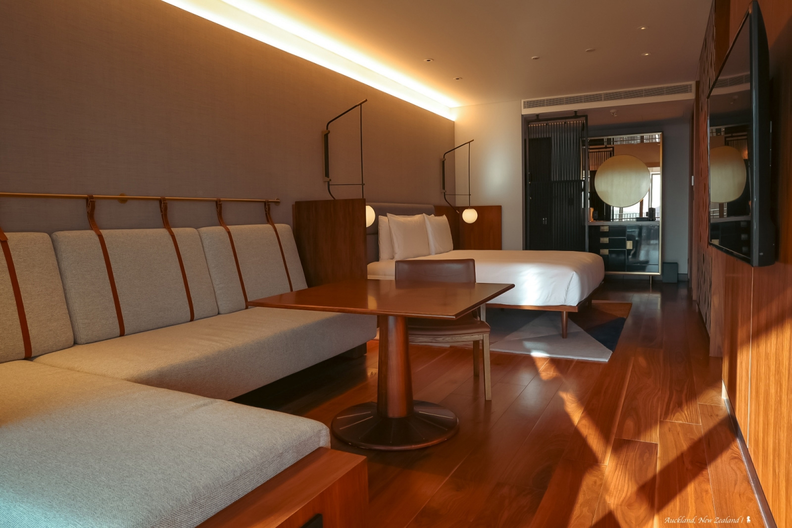 奧克蘭柏悅的客房，由木頭與布織構成很自然雅緻的空間。（圖片來源：陳耀恩）