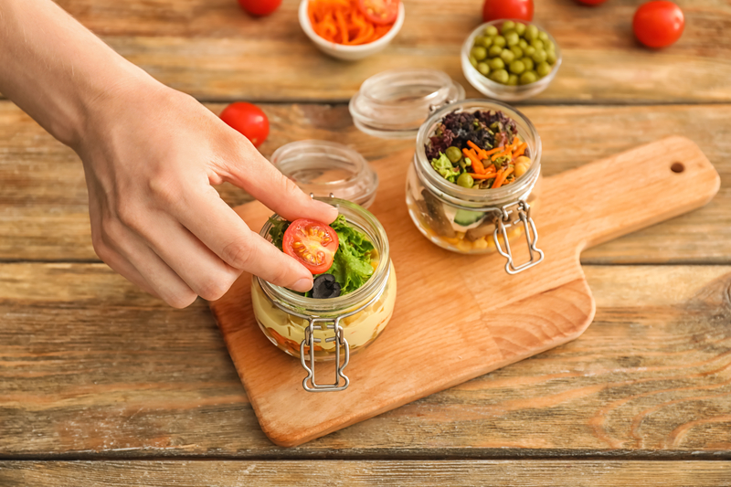 透明容器能使食物外觀一覽無遺，WECK密封玻璃罐還能將食材放進去烹煮或烘烤，然後直接上菜。（圖片來源：Dreamstime／典匠影像）