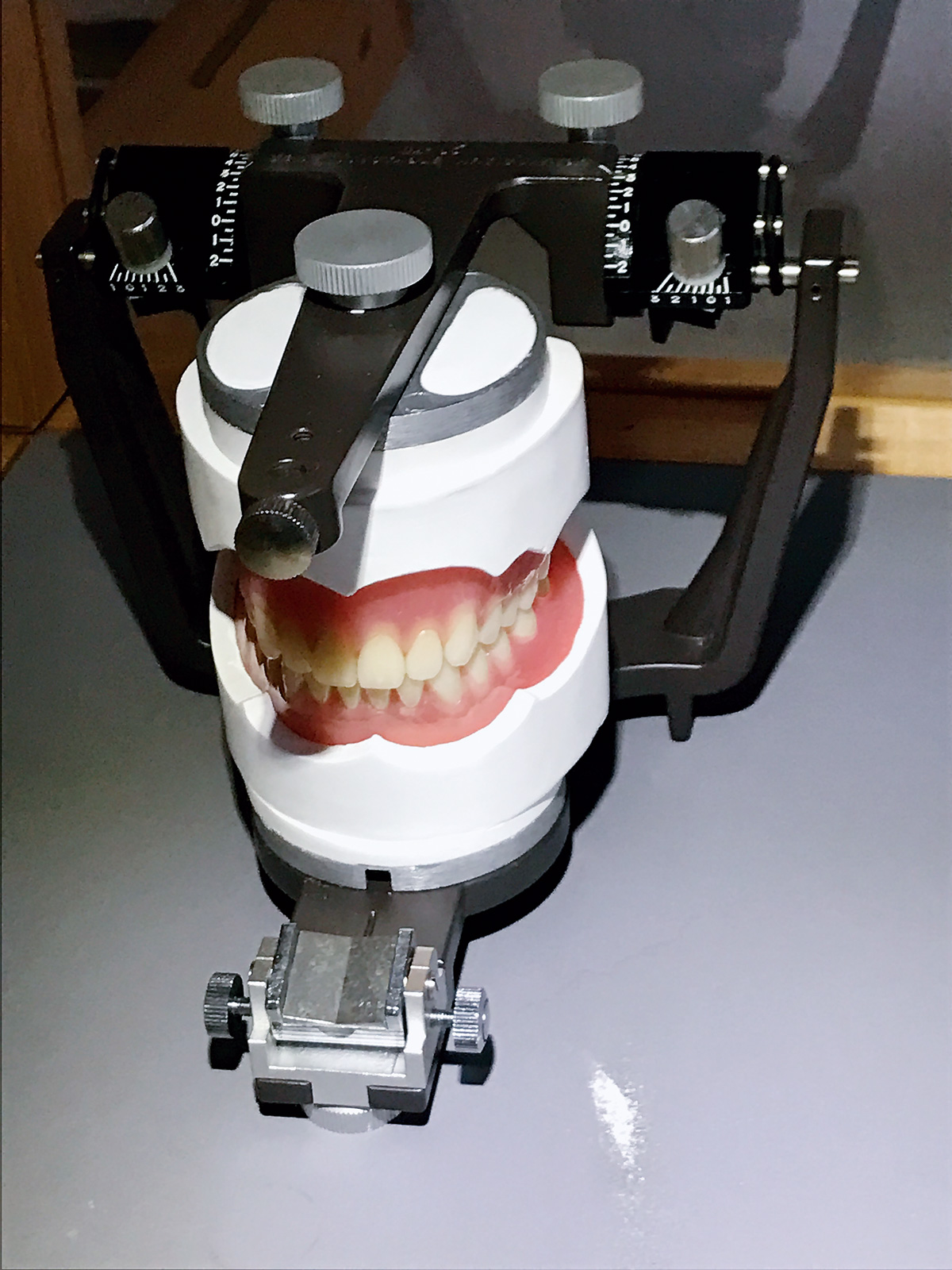 齒科博物館研究中心其實是齒科材料公司所設立，也展示些許齒科醫療相關器材模型等。（圖片來源：李清志）