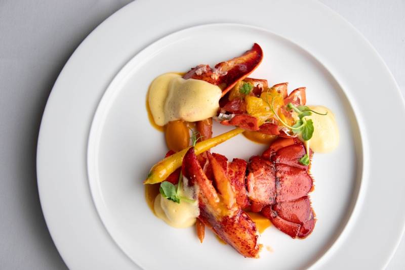 「雅緻豪華客房一泊二食券」晚餐可享C’est Bon歐陸餐廳價值3,080元+10%的「波士頓龍蝦套餐」。