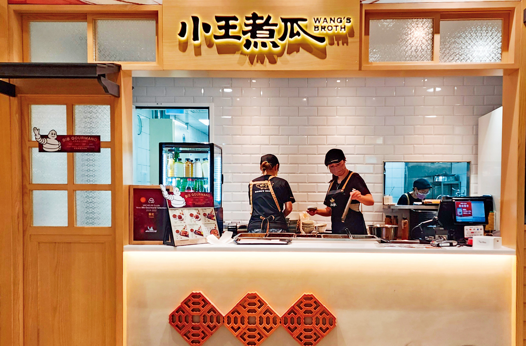 被譽為台北必吃滷肉飯,不同於本店,機場店採套餐供餐,也是目前老店以外的唯一分店。(圖片來源:林聰明沙鍋魚頭提供)