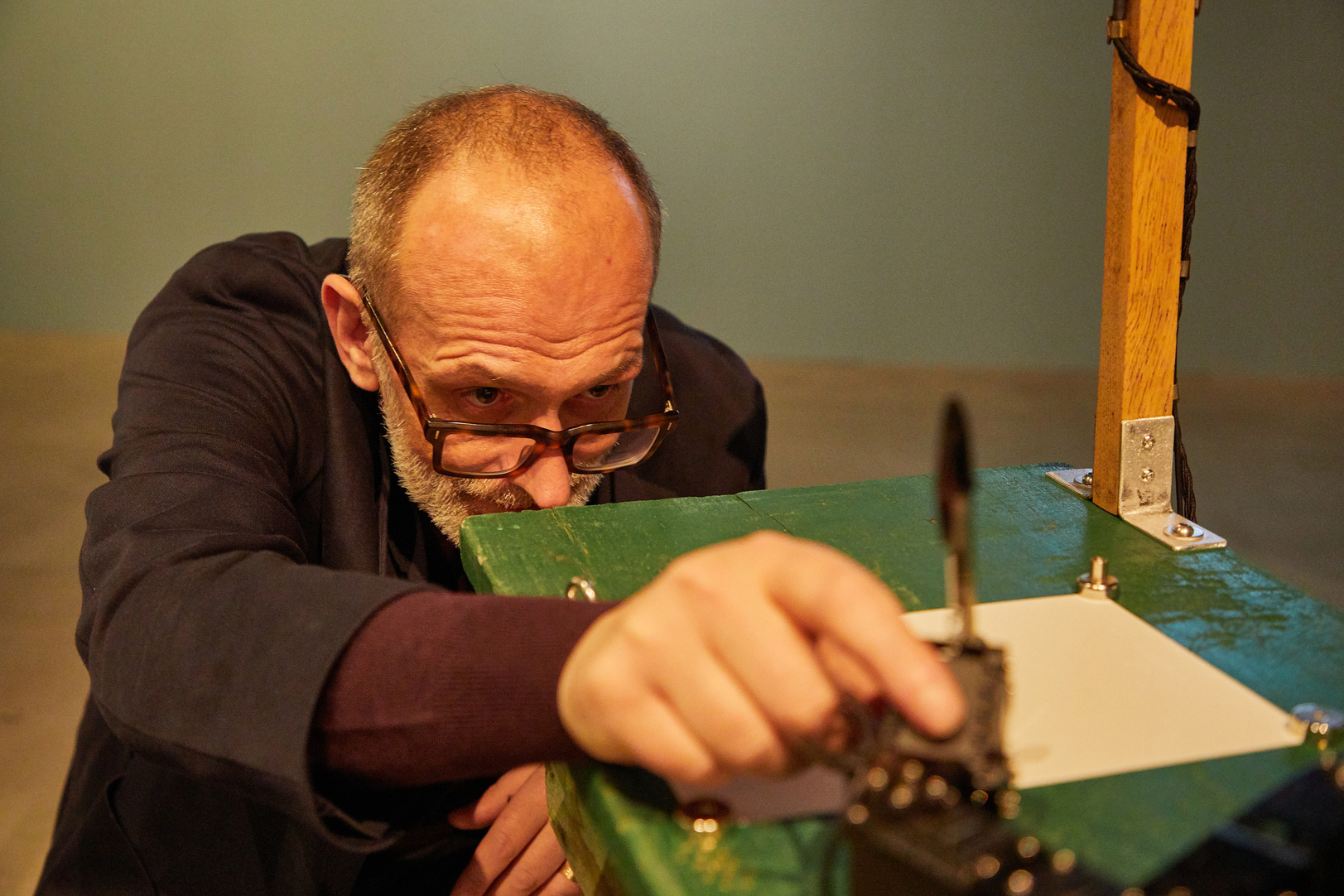 人與科技的一線之隔，法國藝術家帕特里克．特雷塞特讓機器手臂代他作畫- alive - 商業名人的生活美學